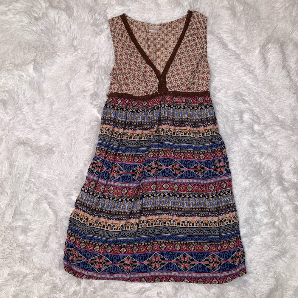 Sleeveless patterned dress
